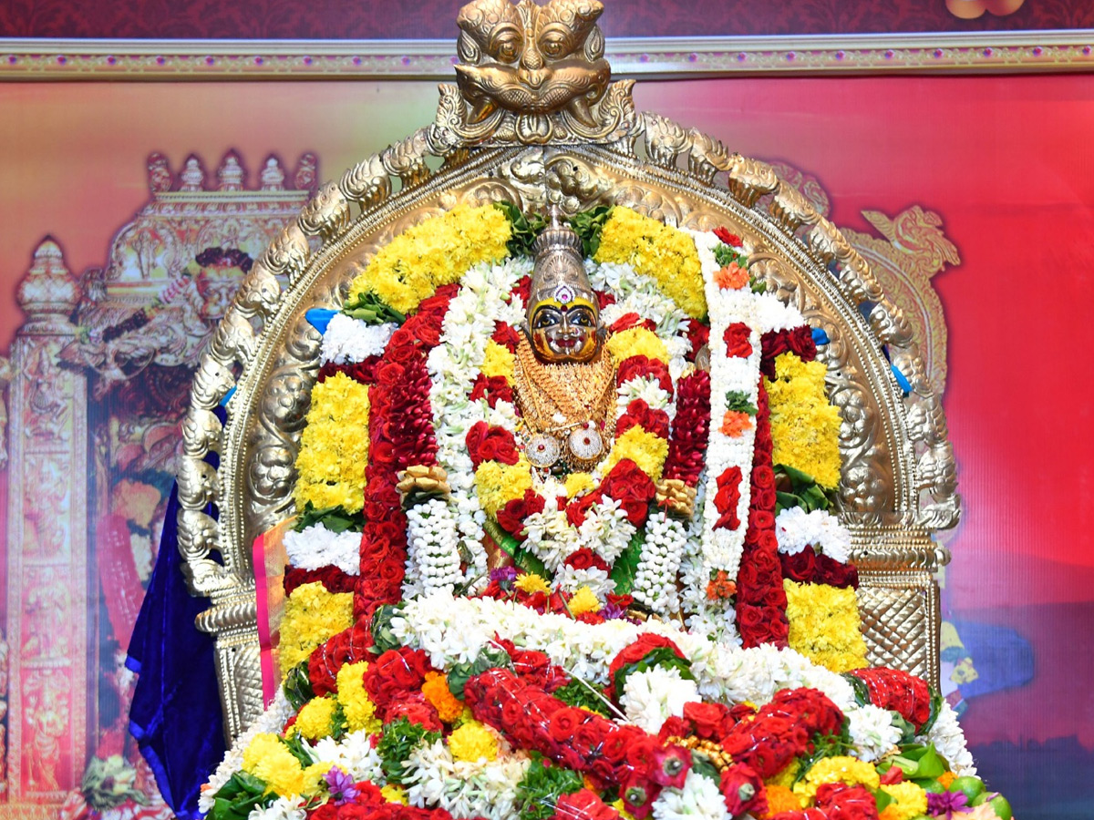 Ashada_20Masam_20Devotees_20Huge_20Crowd_20To_20Durga_20Temple_20In_20Vijayawada_20Photos_20_285_29.jpg 6