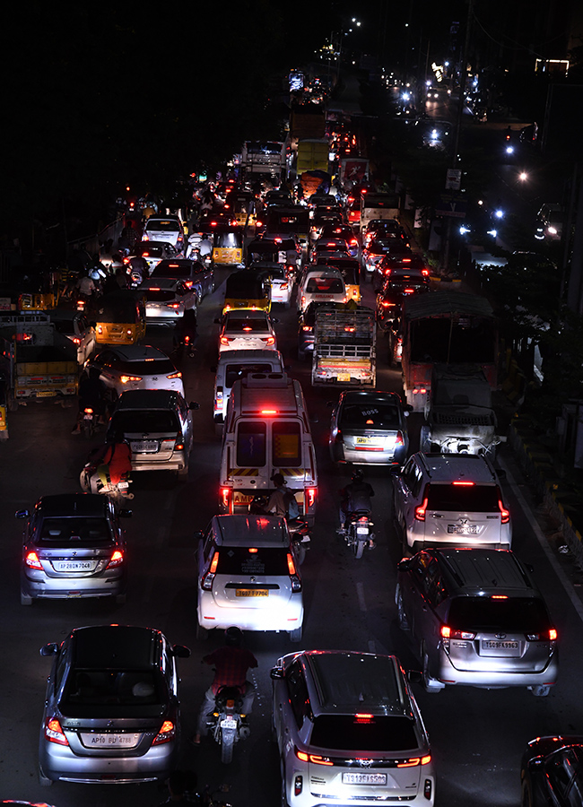 Heavy_20Traffic_20Jam_20in_20Hyderabad_20Photos_2.jpg 2