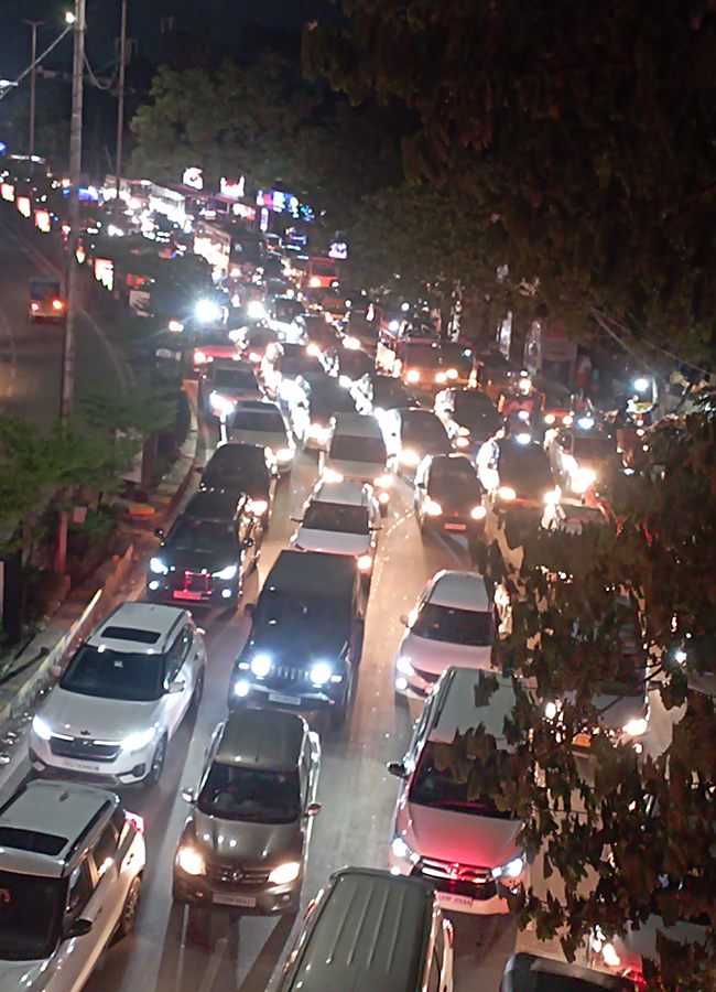 Heavy_20Traffic_20Jam_20in_20Hyderabad_20Photos_39.jpg 17