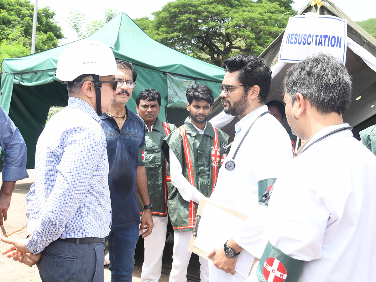 Mock_20Train_20Accident_20Drill_20At_20Vijayawada_20Railway_20Station_20Photos__20_2817_29.jpg 17