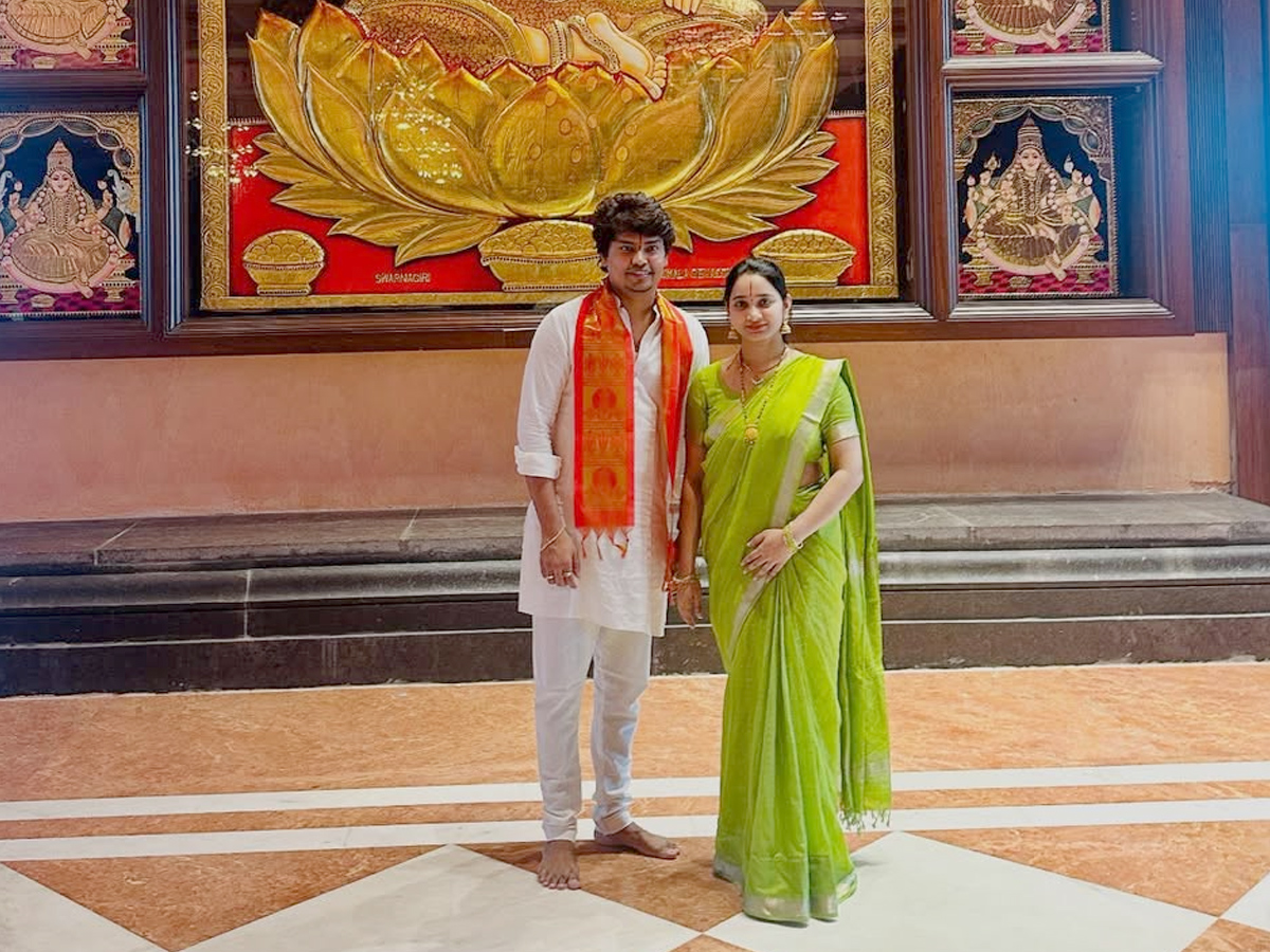 Comedian_20Kevvu_20Karthik_20And_20His_20wife_20Visited_20Temples_20Photos_20_2813_29_0.jpg 12