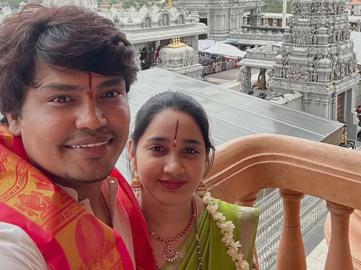 Comedian_20Kevvu_20Karthik_20And_20His_20wife_20Visited_20Temples_20Photos_20_2814_29_0.jpg 13