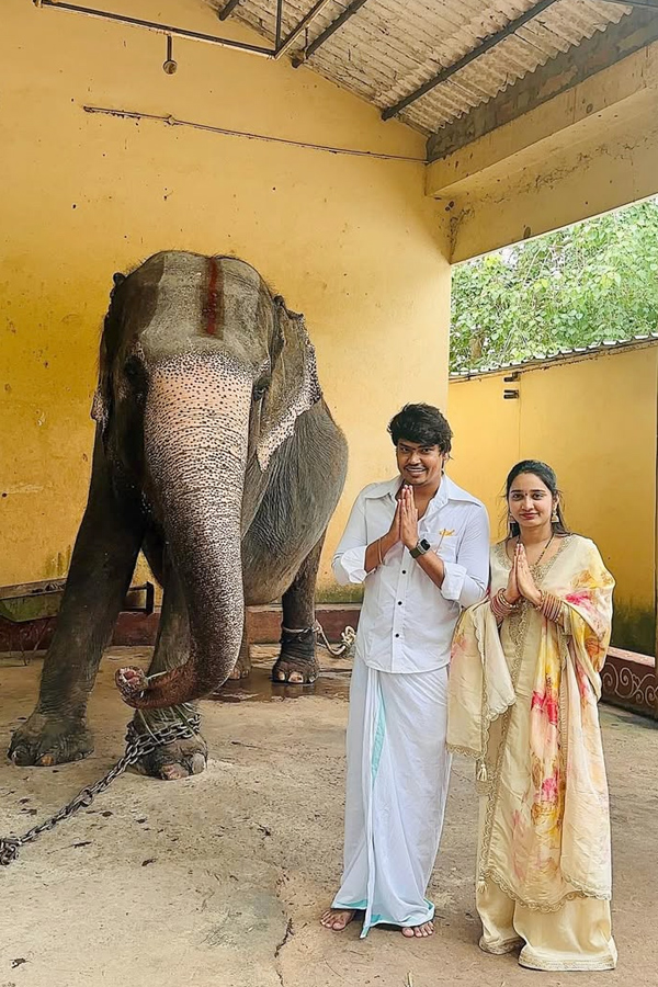 Comedian_20Kevvu_20Karthik_20And_20His_20wife_20Visited_20Temples_20Photos_20_282_29_0.jpg 3