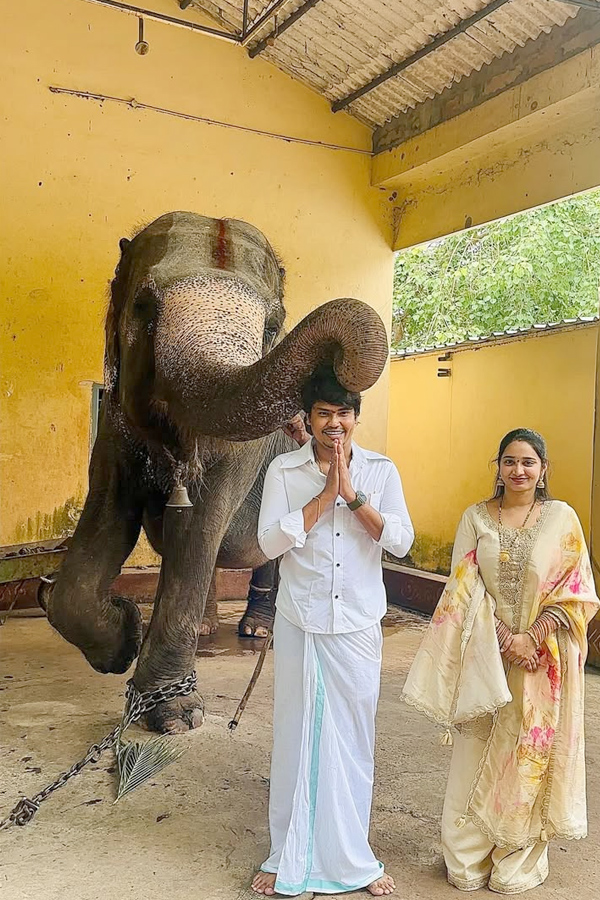 Comedian_20Kevvu_20Karthik_20And_20His_20wife_20Visited_20Temples_20Photos_20_283_29_0.jpg 4