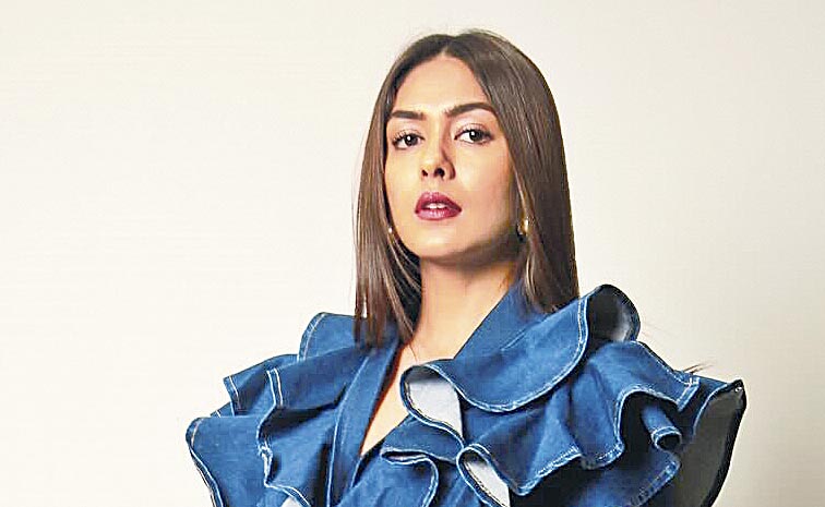 Mrunal-Thakur-10-1.jpg