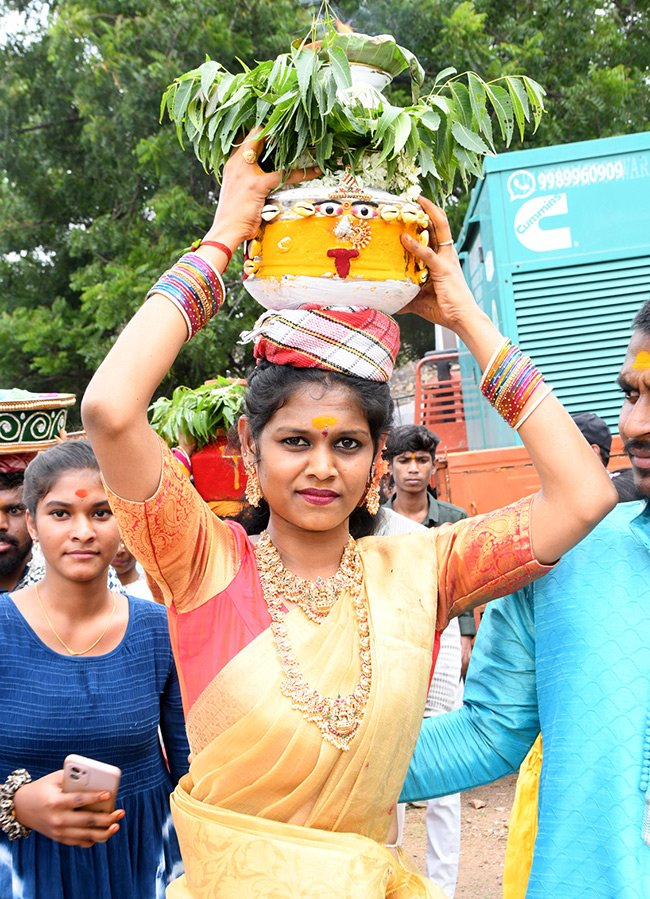 Devotional_20_20Bonalu_202025_20Celebrations_20In_20Golconda_20Telangana__20_2812_29.jpg 12