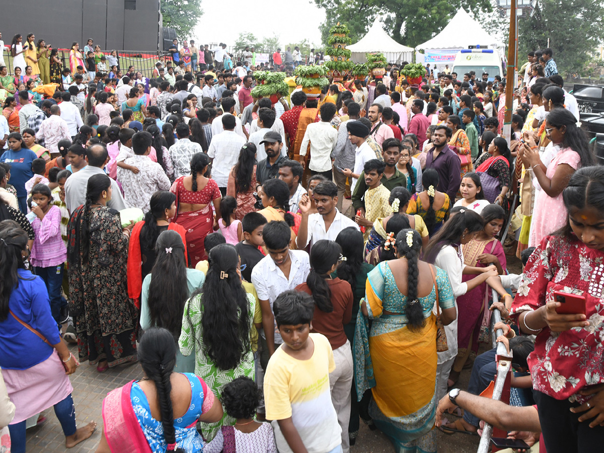 Devotional_20_20Bonalu_202025_20Celebrations_20In_20Golconda_20Telangana__20_282_29.jpg 2