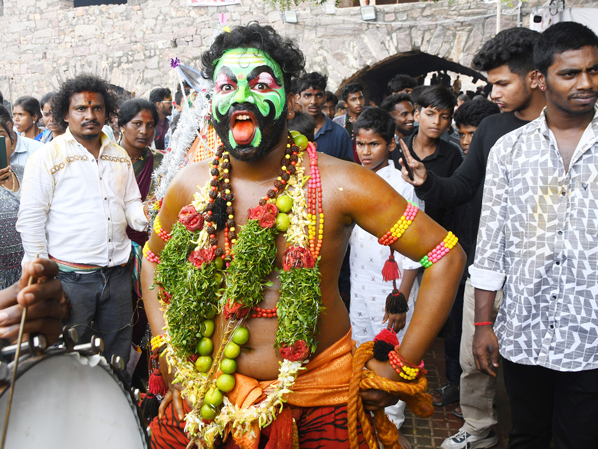 Devotional_20_20Bonalu_202025_20Celebrations_20In_20Golconda_20Telangana__20_284_29.jpg 4