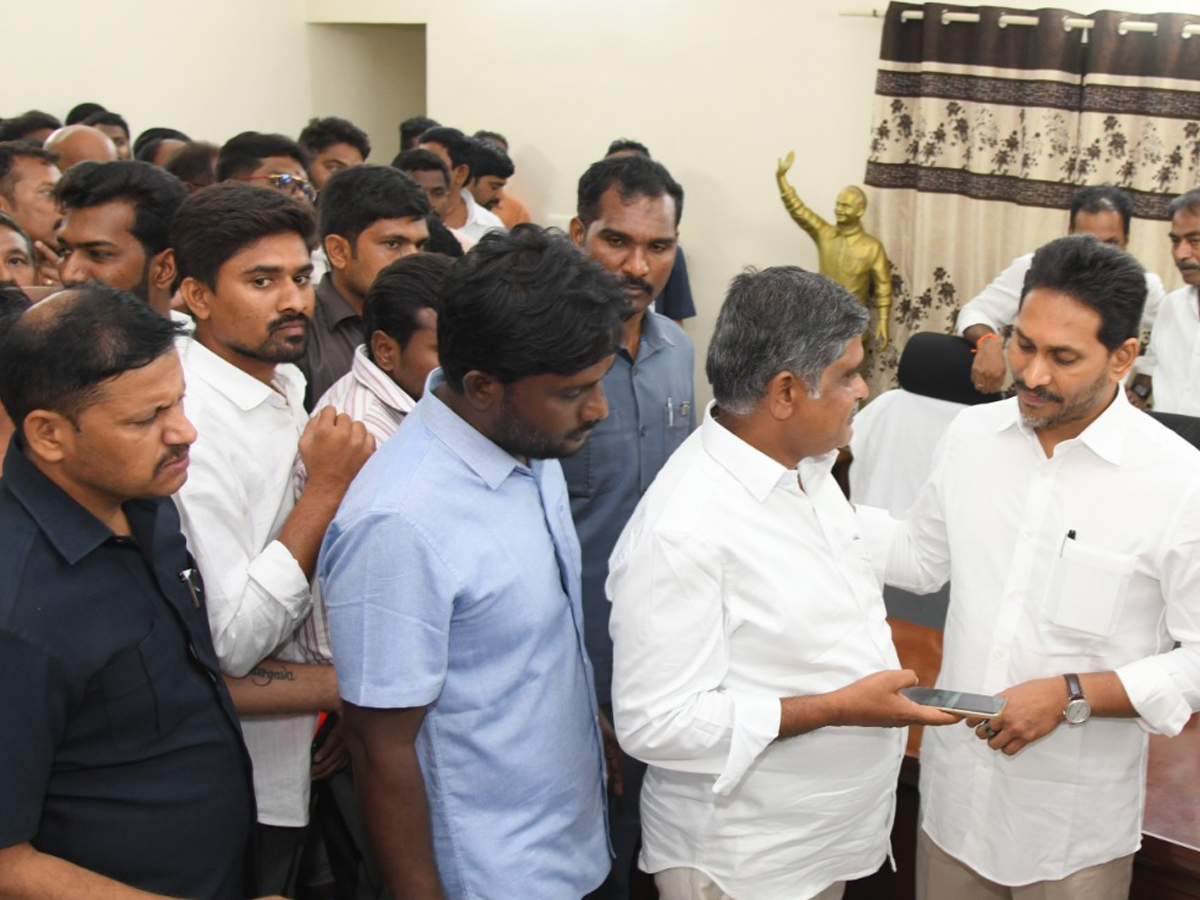 Jgan_20sir_20at_20pulivendula_208.jpg 15