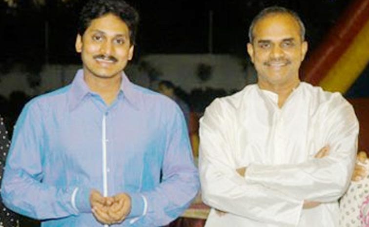 Jagan_With_Rajashekar_Reddy.jpg