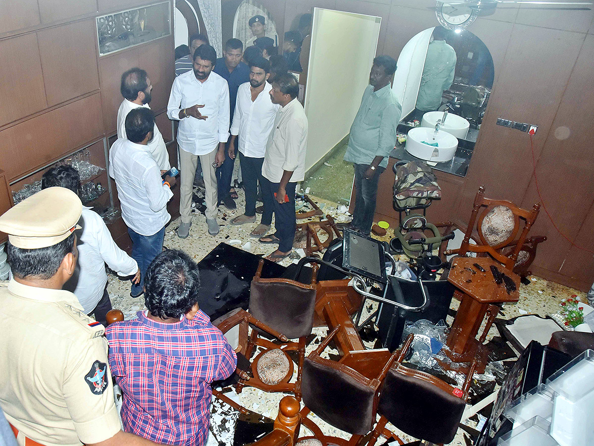 Nallapareddy_20Prasanna_20Kumar_20Reddy_20Fires_20On_20Kutami_20Over_20TDP_20Goons_20Attack__20_2823_29.jpg 23
