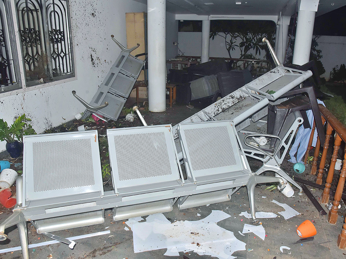 Nallapareddy_20Prasanna_20Kumar_20Reddy_20Fires_20On_20Kutami_20Over_20TDP_20Goons_20Attack__20_283_29.jpg 3