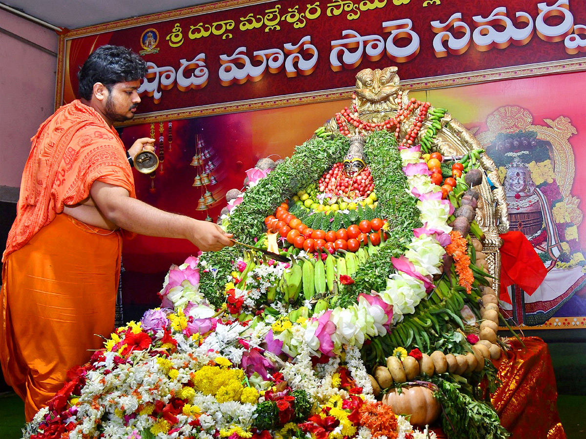 Shakambari_20Utsavalu_202025_20At_20Indrakeeladri_20Kanaka_20Durga_20Temple_20Photos_20_2825_29.jpg 1