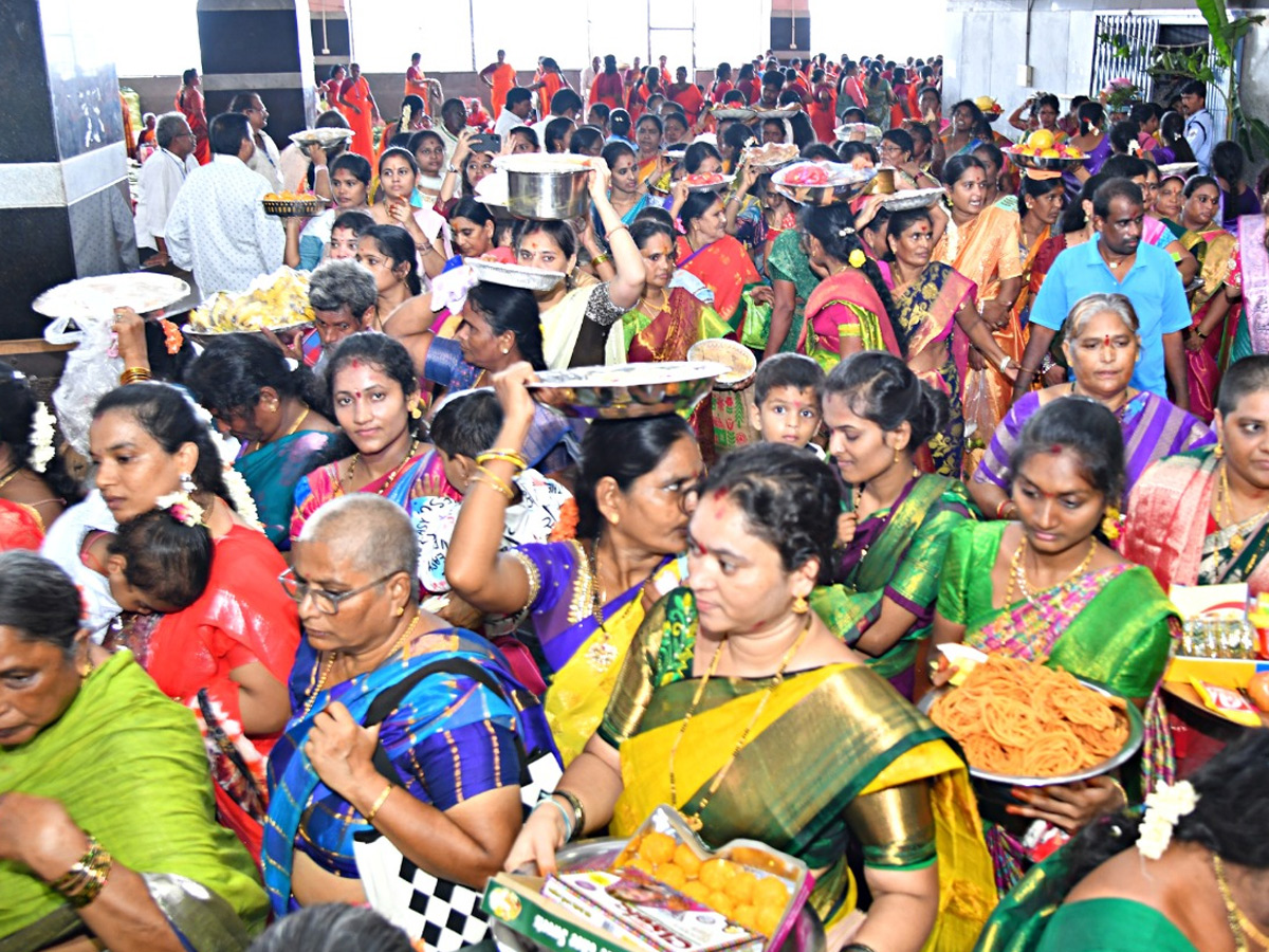 Shakambari_20Utsavalu_202025_20At_20Indrakeeladri_20Kanaka_20Durga_20Temple_20Photos_20_2827_29.jpg 15