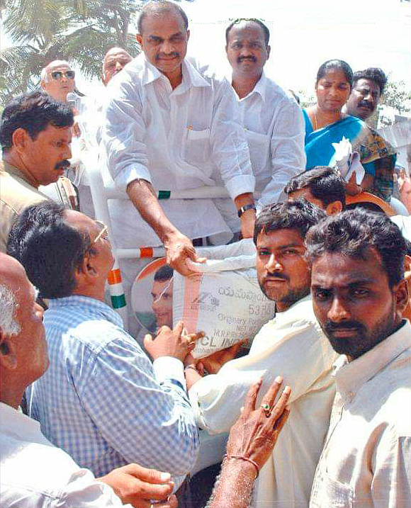 YS_20Rajasekhara_20Reddy_20Rare_20And_20Unseen_20photos__20_2815_29.jpg 15