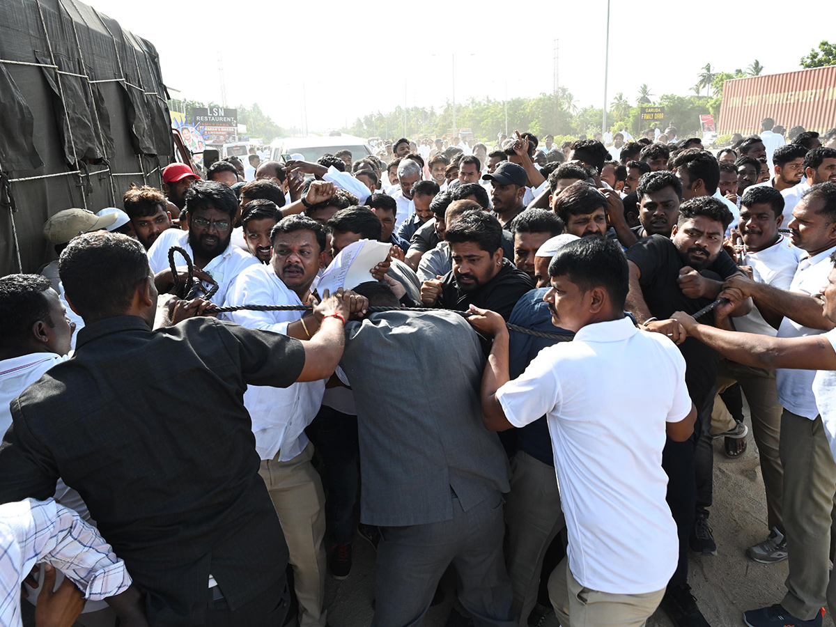 Crowd_20Rush_20To_20YS_20Jagan_20Bangarupalyam_20Tour_20Photos__20_289_29.jpg 9