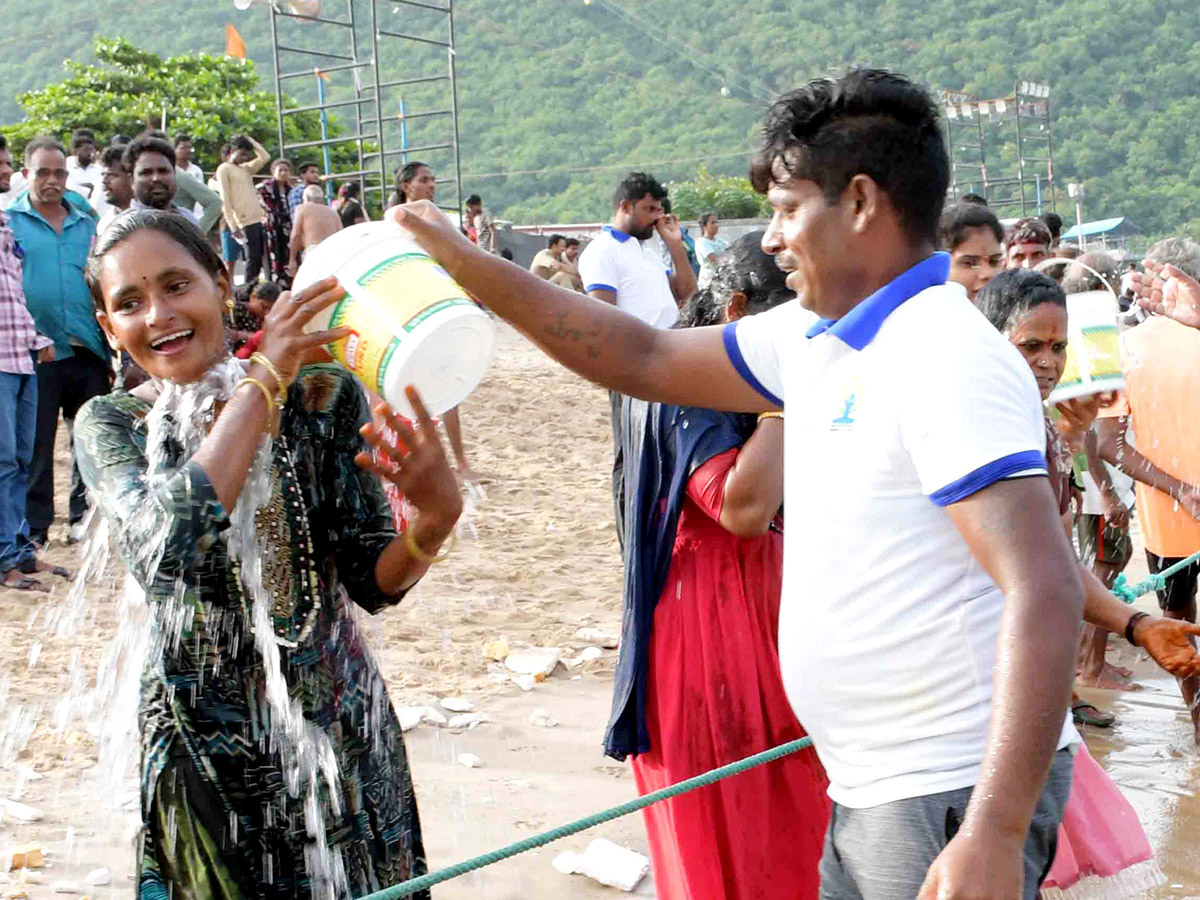 Devotional_20_20Simhachalam_20Giri_20Pradakshina_20in_20Visakhapatnam_20Photos__20_2816_29.jpg 16