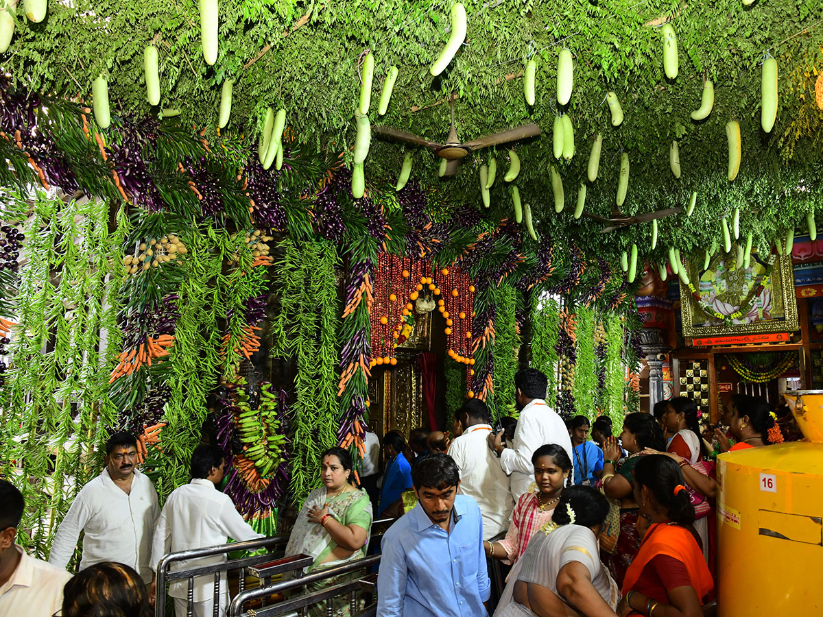 Shakambari_20Utsavalu_202025_20in_20Vijayawada_20Indrakeeladri__20_287_29.jpg 7