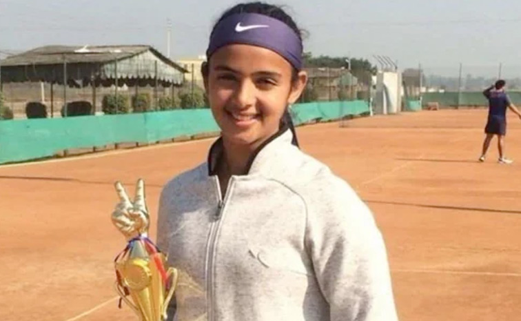Tennis-player-Radhika1.jpg