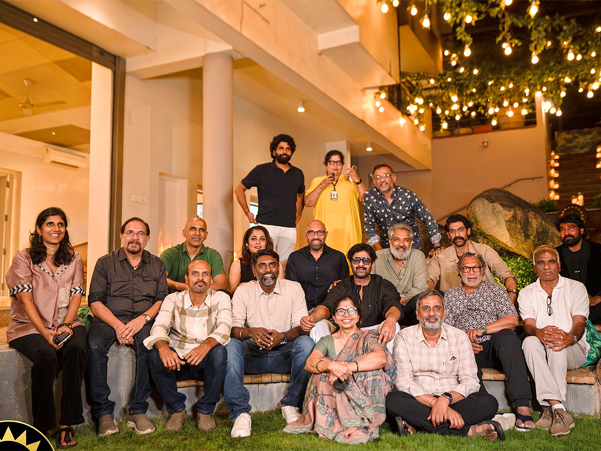 Celebrating_2010_20Years_20Of_20Baahubali_20Party_20Photos_20Goes_20Viral__20_2818_29.jpg 18