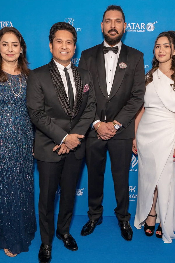 Yuvraj_20Singh_20Hosts_20Star-Studded_20Charity_20Dinner_20Photos_20_283_29.jpg 4