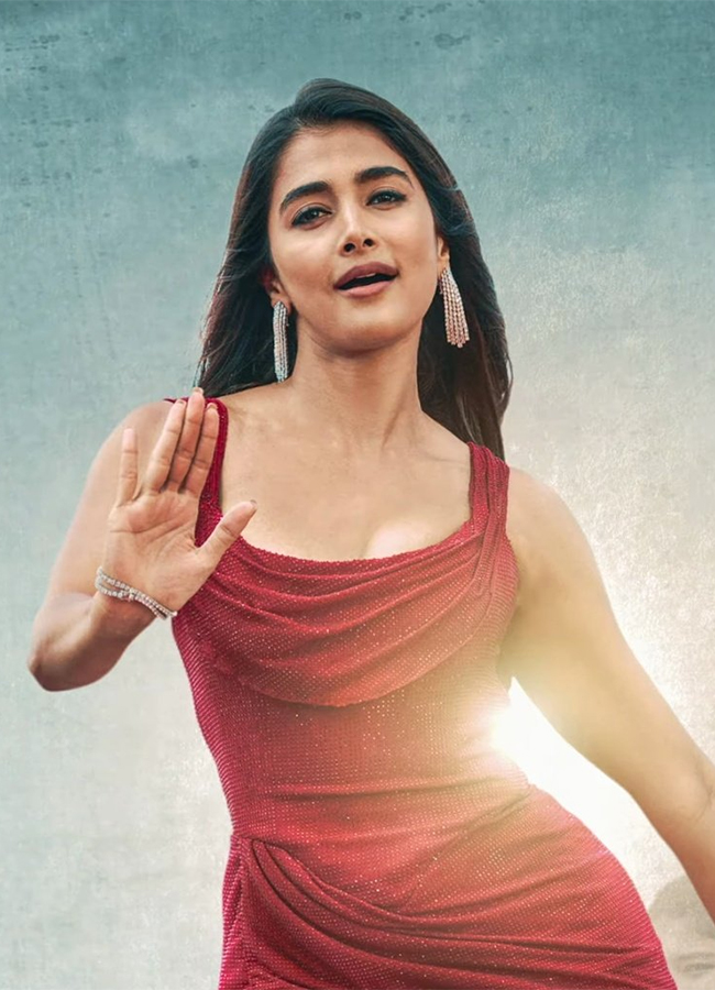 Actress_20Pooja_20Hegde_20Monica_20Song_20Stills_20HD_20__20_2818_29.jpg 16