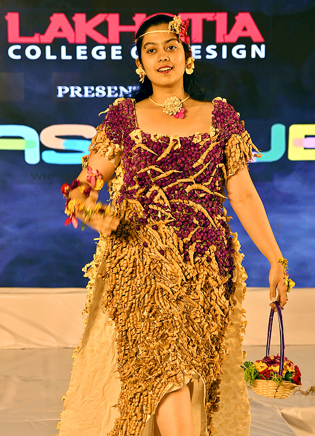Lakhotia_20Hosts_20Fashion_20Show_20Trashique_20The_20Best_20Out_20of_20Waste__20_283_29.jpg 3