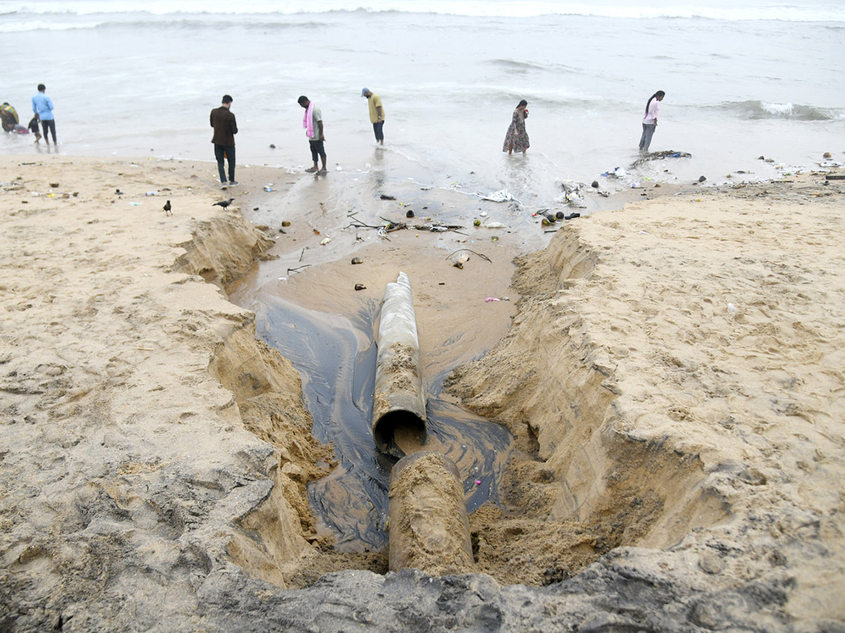 visakhapatnam_20rk_20beach_20photos_20goes_20viral__20_284_29.jpg 4