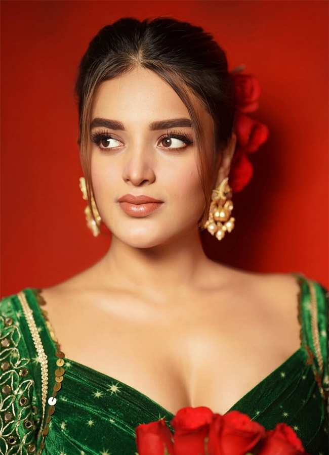 Actress_20Nidhi_20Agarwal_20Latest_20Photos_20Viral__20_2817_29.jpg 17