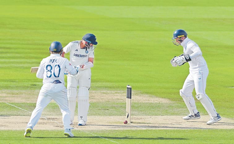 SIRAJ-BOWLED2.jpg