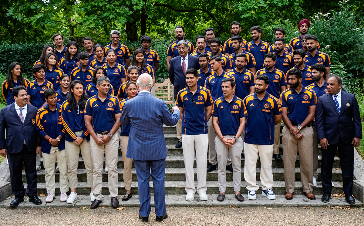 INDvsENG_20_20Team_20India_20Meeting_20with_20King_20Charles_20III_20at_20the_20Clarence_20House_20in_20London__20_2810_29.jpg 10