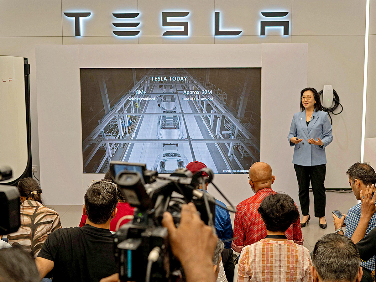 Tesla_20Model_20Y_20Vehicle_20inauguration_20of_20India_20first_20Tesla_20showroom_20in_20Mumbai_20__20_289_29.jpg 9