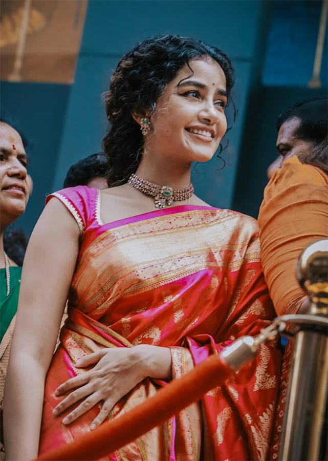Actress_20Anupama_20Parameswaran_20at_20Karimnagar_20Photos_14.jpg 14