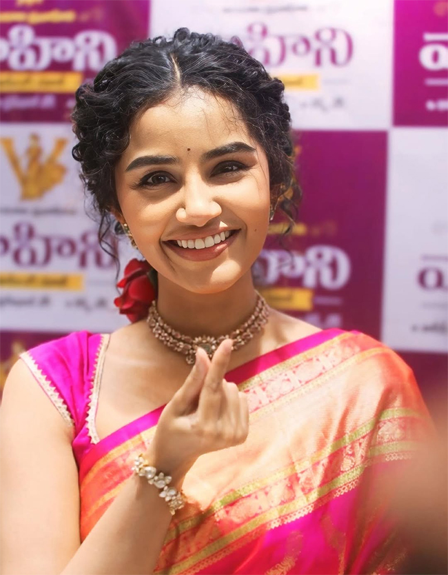 Actress_20Anupama_20Parameswaran_20at_20Karimnagar_20Photos_5.jpg 5