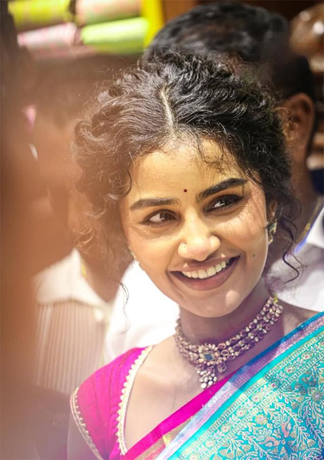 Actress_20Anupama_20Parameswaran_20at_20Karimnagar_20Photos_9.jpg 9