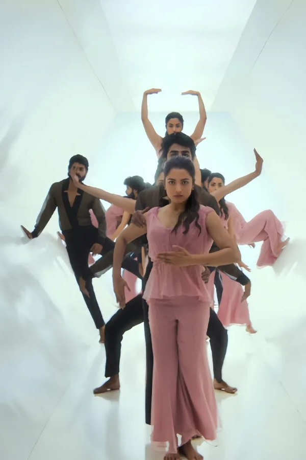 Actress_20Rashmika_20_26_23039_3BNadive_26_23039_3B_20Song_20HD_20Stills_1_20_284_29.jpg 5
