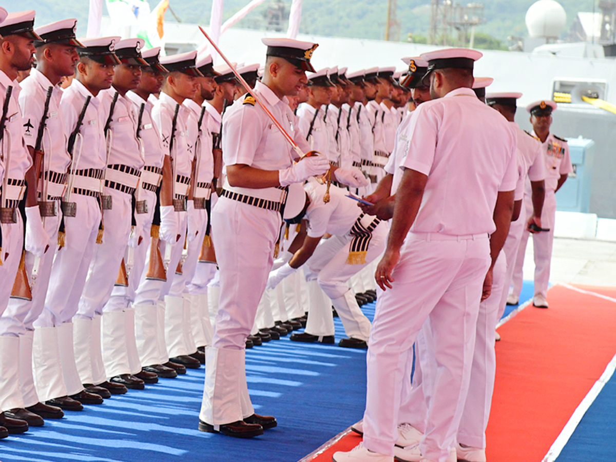 Ceremony_20of_20the_20Indian_20Navy_20Ship_20Nistar_20in_20Visakhapatnam__20_285_29.jpg 5
