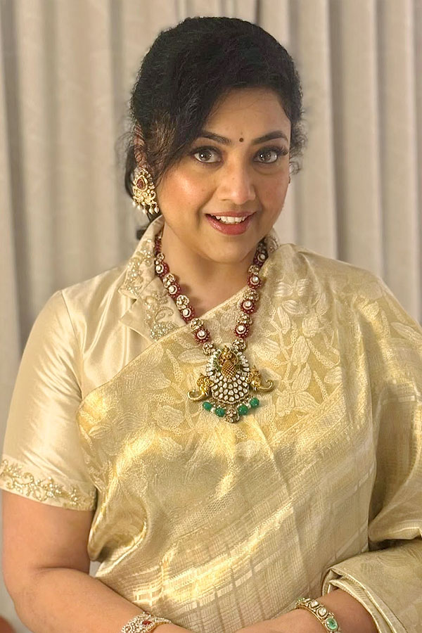 Actress_20Meena_20Latest_20Beautiful_20Photos_20_283_29.jpg 4