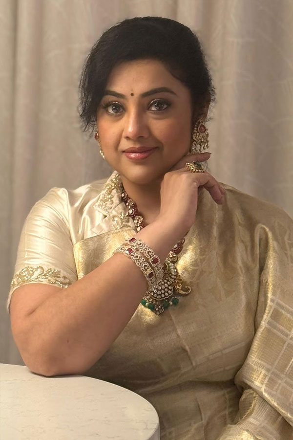 Actress_20Meena_20Latest_20Beautiful_20Photos_20_286_29.jpg 7