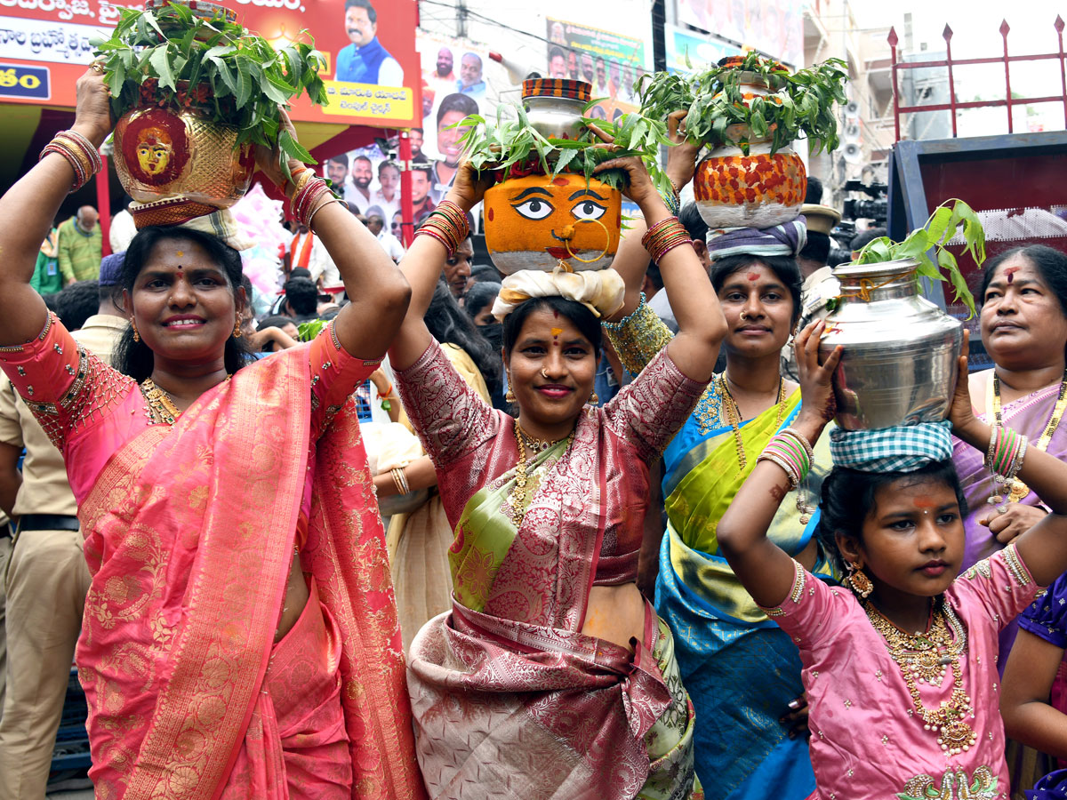 Hyderabad_20Bonalu_202025_20Photos_20_285_29.jpg 21