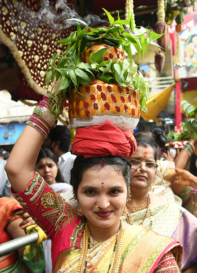 Devotional_20_20Bonalu_202025_20Festival_20in_20Telangana_20Photos__20_2813_29.jpg 23