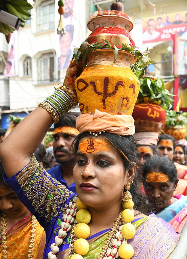 Devotional_20_20Bonalu_202025_20Festival_20in_20Telangana_20Photos__20_2814_29.jpg 24