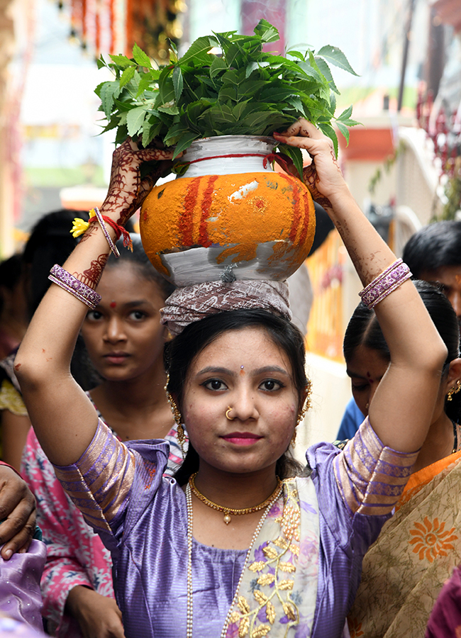 Devotional_20_20Bonalu_202025_20Festival_20in_20Telangana_20Photos__20_285_29.jpg 15