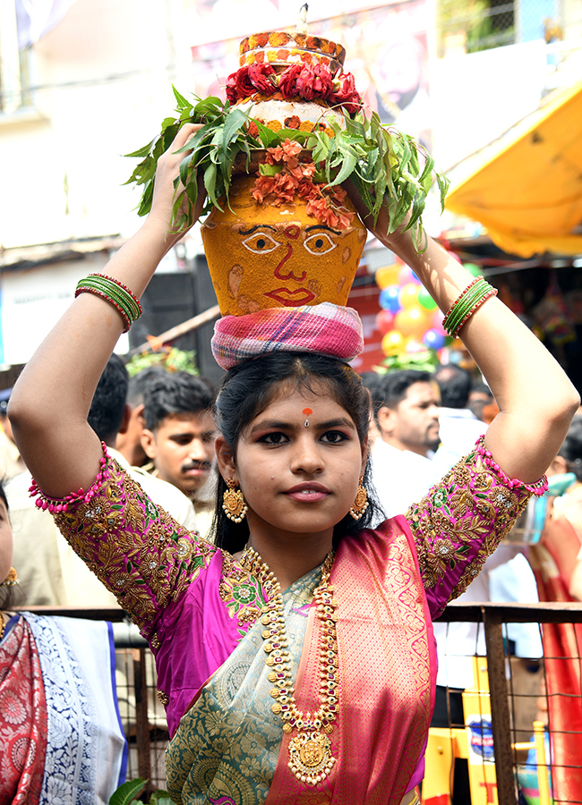 Devotional_20_20Bonalu_202025_20Festival_20in_20Telangana_20Photos__20_287_29.jpg 17