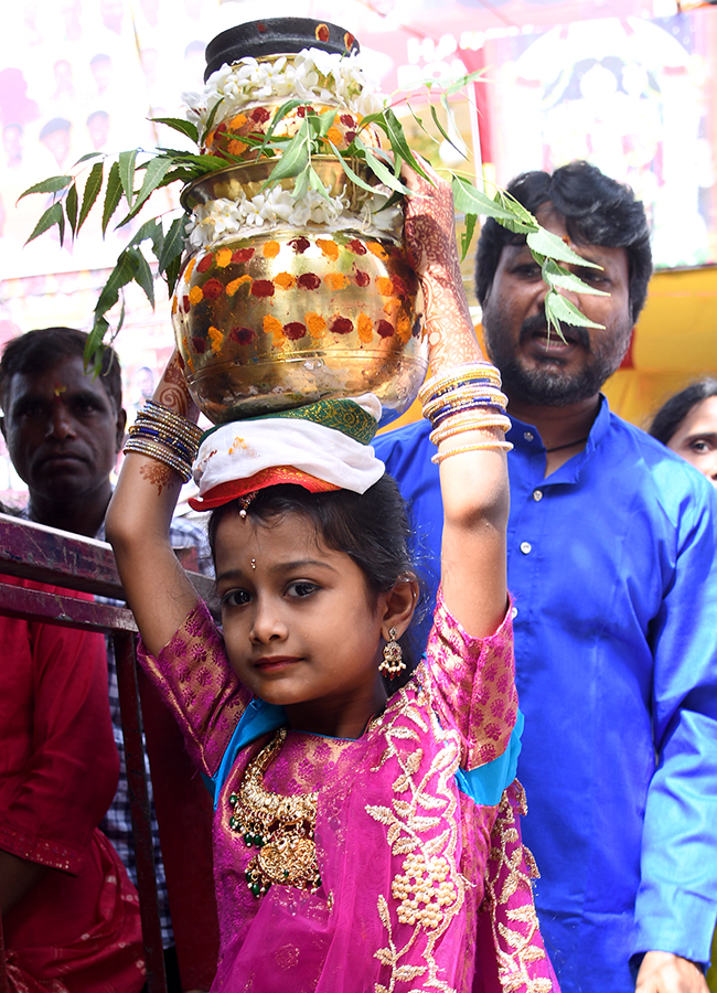 Devotional_20_20Bonalu_202025_20Festival_20in_20Telangana_20Photos__20_288_29.jpg 18