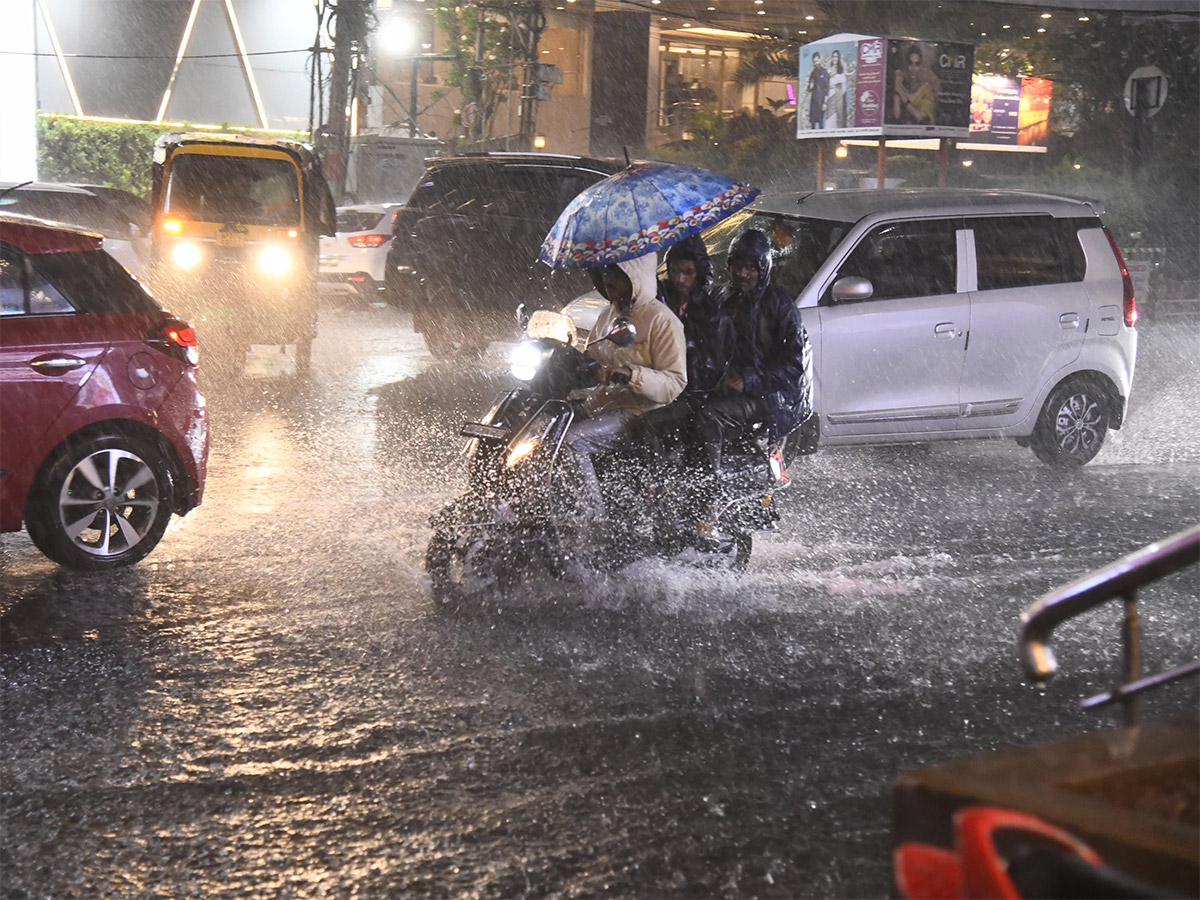 Heavy_20Rain_20in_20Vijayawada_20Today_20Photos__20_2820_29.jpg 20