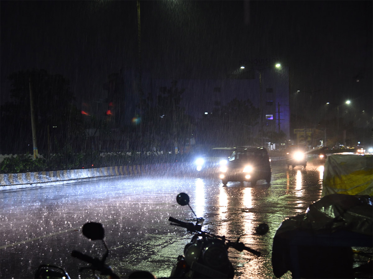 Heavy_20Rain_20in_20Vijayawada_20Today_20Photos__20_2821_29.jpg 21