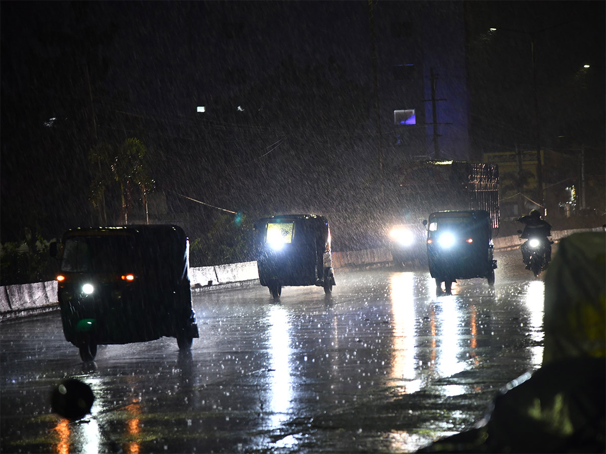 Heavy_20Rain_20in_20Vijayawada_20Today_20Photos__20_2824_29.jpg 24