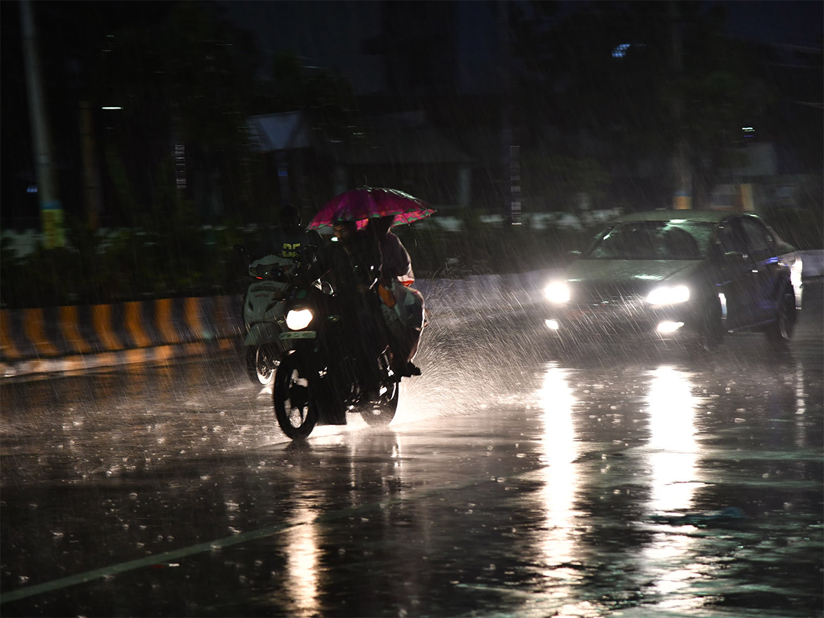 Heavy_20Rain_20in_20Vijayawada_20Today_20Photos__20_2827_29.jpg 27