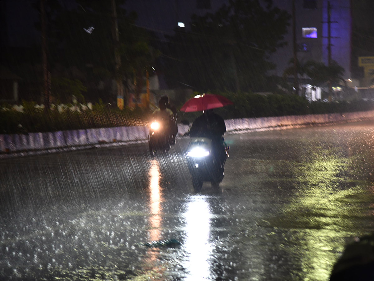 Heavy_20Rain_20in_20Vijayawada_20Today_20Photos__20_2828_29.jpg 28
